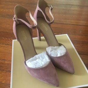 Michael Korea’s Dusty Rose Lisa Pumps